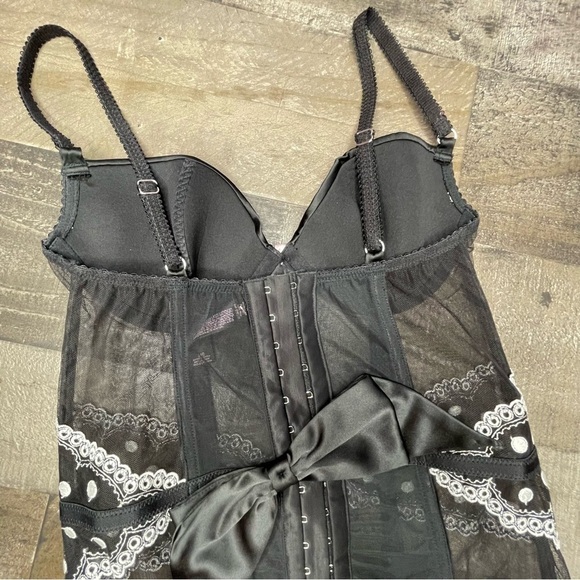 NWOT Victoria’s Secret Merry Widow Corset size 34B - Picture 6 of 13